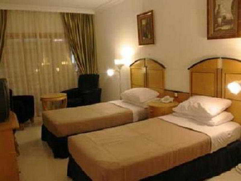 ดอลฟิน โฮเต็ล อพาร์ทเมนท์ Aparthotel ดูไบ ภายนอก รูปภาพ